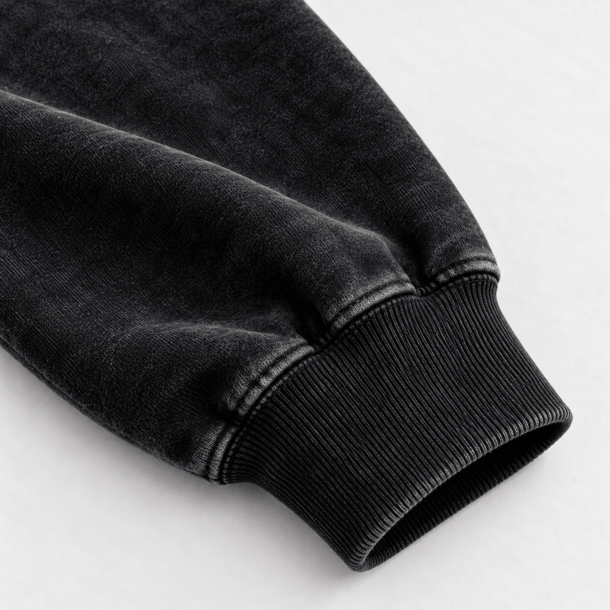 Vintage washed crewneck ribbed cuff detail